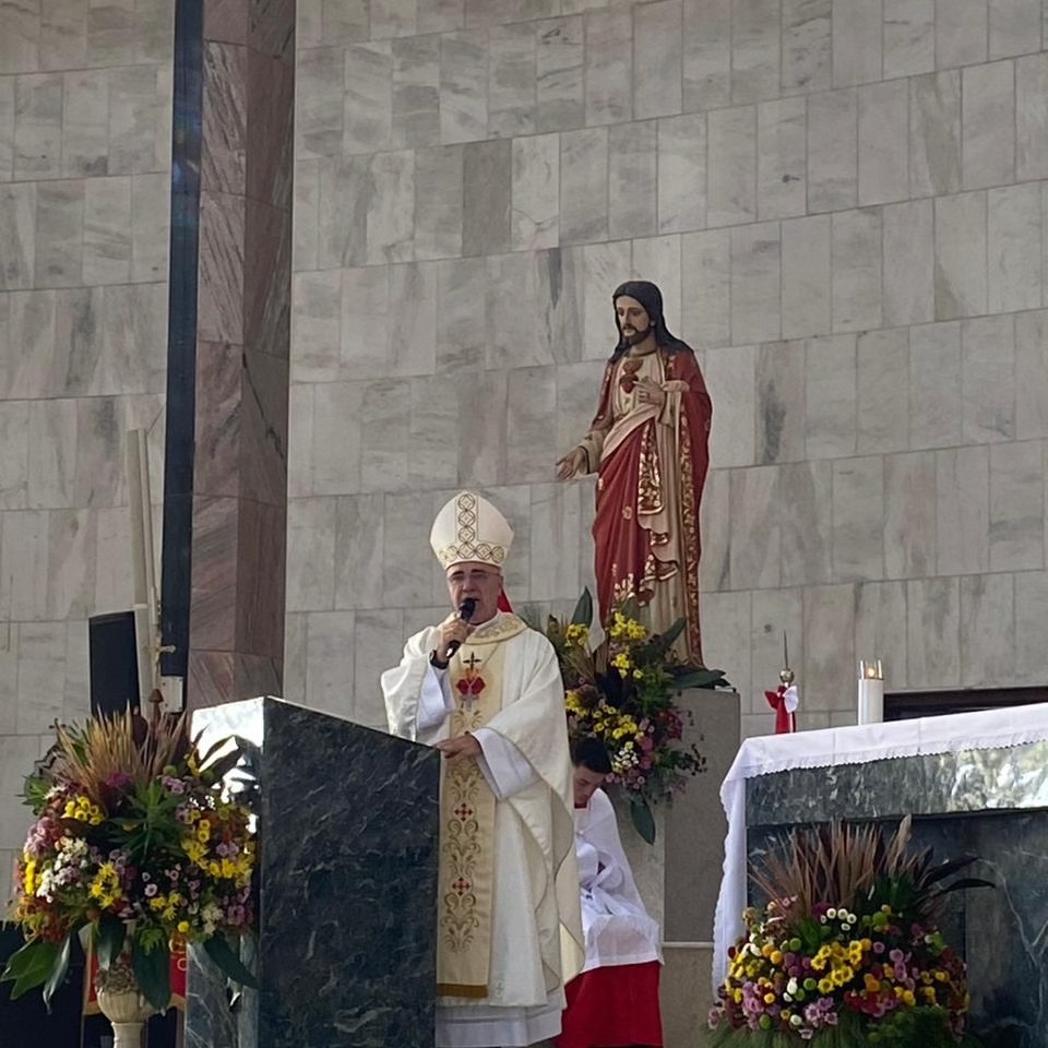 Em Lafaiete Dom Nivaldo celebra 1º Jubileu ao Sagrado Coração de Jesus