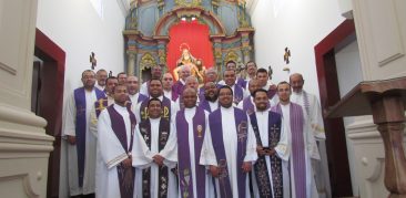 Clero da Diocese de Januária participa de retiro na Casa da Padroeira de Minas