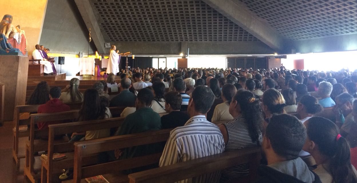 Fiéis da cidade de Cláudio peregrinam ao Santuário Basílica Nossa Senhora da Piedade