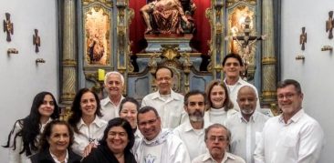 Fiéis se alegram com apresentação de canto gregoriano no Santuário da Padroeira de Minas