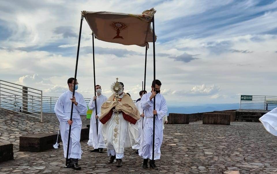 A bênção do Santíssimo Sacramento para toda Minas Gerais