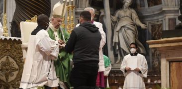 Leigos são instituídos para o ministério de catequista e leitorato pelo Papa Francisco