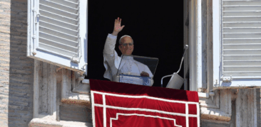 Papa no Angelus: como os Santos Pedro e Paulo, confiar e perdoar