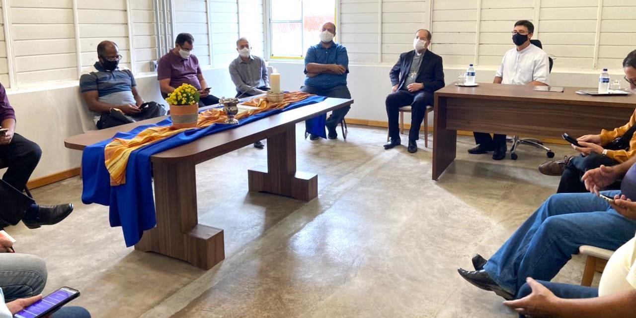 Nova sede da Rensc na Catedral Cristo Rei: Dom Walmor preside momento de oração e bênção