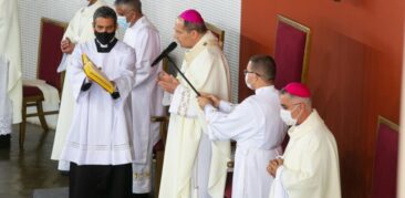 Dom Walmor preside Celebração Eucarística de abertura do Mês da Bíblia na Catedral Cristo Rei