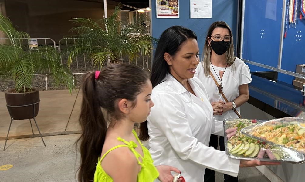 Famílias partilharam com alegria e sabor pratos natalinos da Catedral Cristo Rei