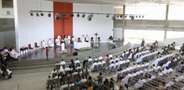 Dom Walmor celebra a abertura do Ano Pastoral da Arquidiocese com a ordenação de diáconos permanentes