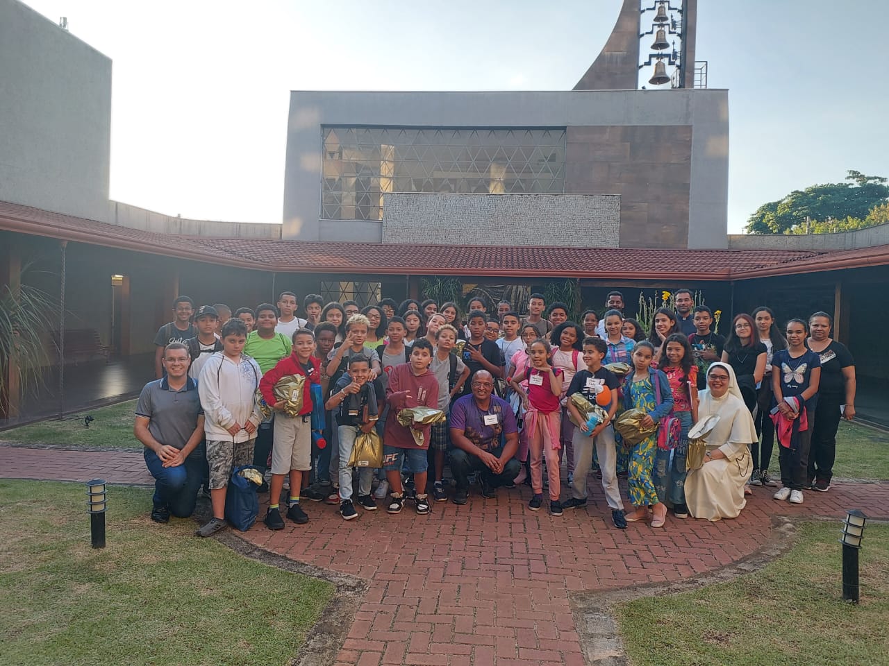 Catequizandos da Catedral Cristo Rei participam de retiro espiritual no Convivium Emaús