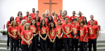 Catedral Cristo Rei: jovens e adultos da Paróquia São Sebastião e Santa Edwiges recebem Sacramento da Crisma