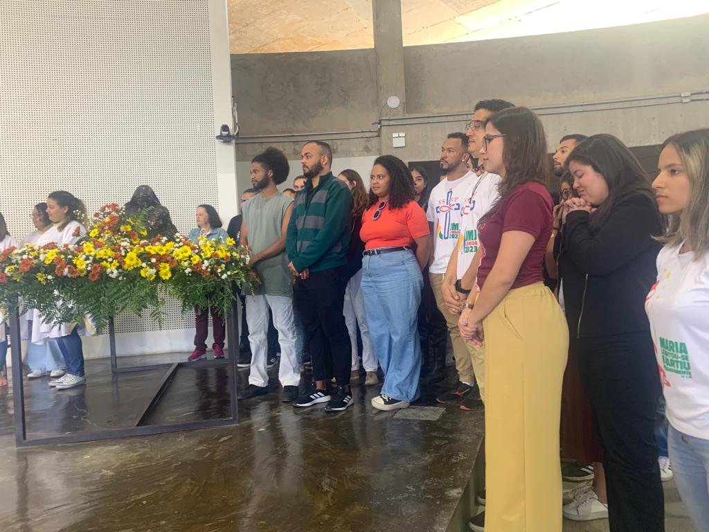 JMJ: Jovens da Arquidiocese que vão se encontrar com o Papa participam de Missa na Catedral Cristo Rei