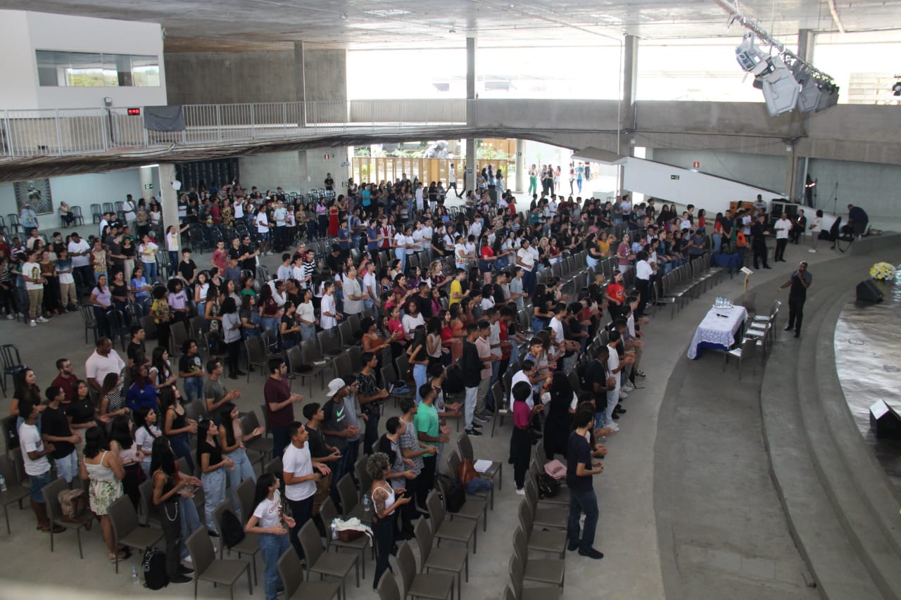 Catedral Cristo Rei recebe centenas de jovens em Encontro Regional de Crismandos da Rensc