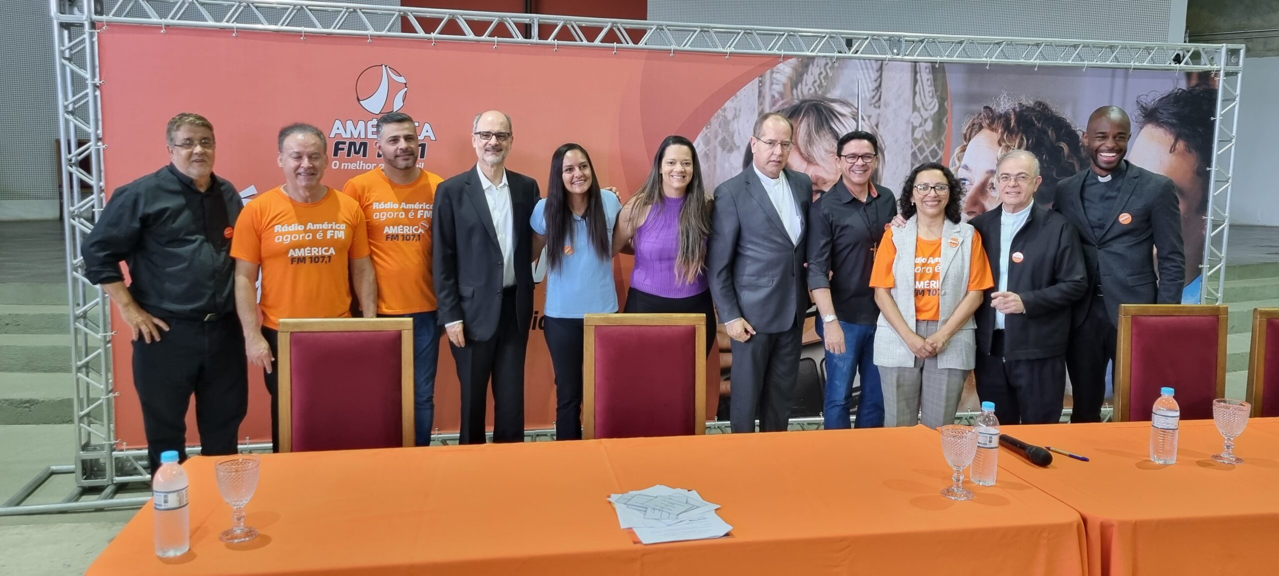 Rádio América inaugura sua programação FM em transmissão histórica na Catedral Cristo Rei