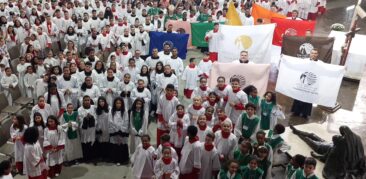 [Galeria de fotos] Coroinhas, acólitos e cerimoniários da Rensa participam de Santa Missa na  Catedral Cristo Rei