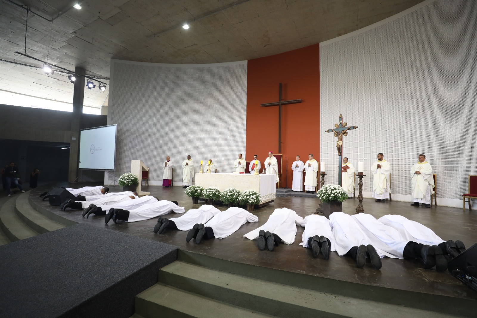 Catedral Cristo Rei: Arquidiocese celebra a ordenação de diáconos permanentes