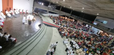 Homilia dominical: Catedral Cristo Rei fica repleta de fiéis para a Vigília de Natal celebrada por dom Walmor