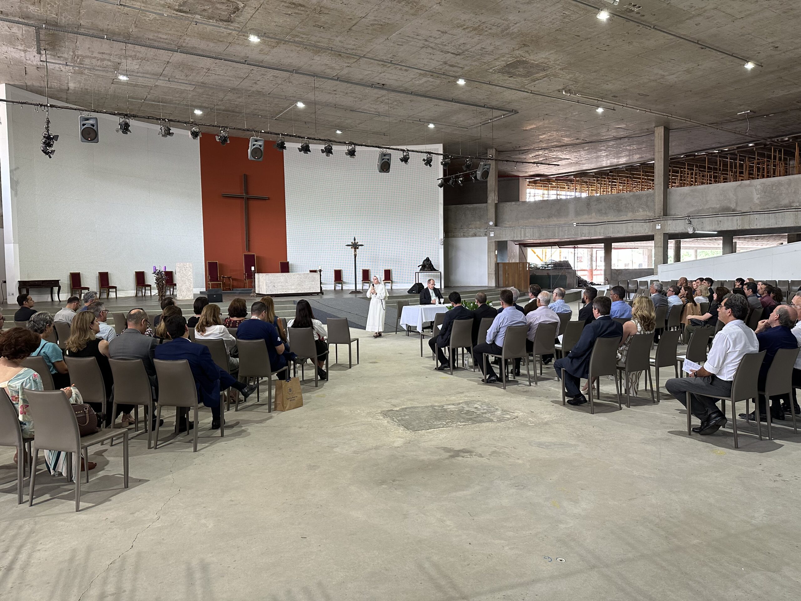 Catedral Cristo Rei: Dom Walmor celebra com gestores da Arquidiocese de Belo Horizonte