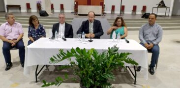 Dom Walmor preside encontro fraterno com os diáconos na Catedral Cristo Rei