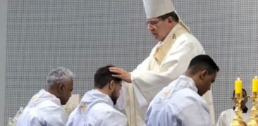 Catedral Cristo Rei acolhe peregrinos para ordenação de diáconos