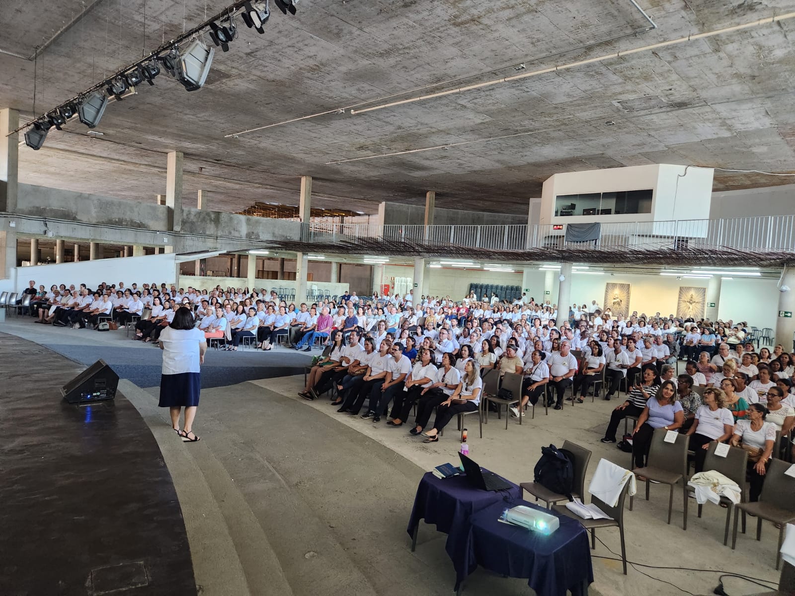 Encontro dos Ministros Extraordinários da Comunhão Eucarística na Catedral Cristo Rei