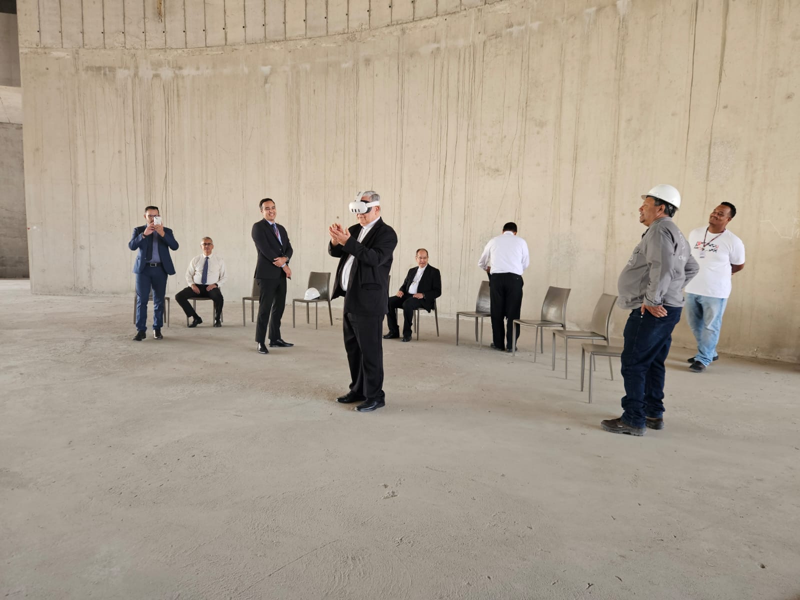 Dom Walmor recebe o Arcebispo de Niterói (RJ) e o monsenhor José Otacio na Catedral Cristo Rei