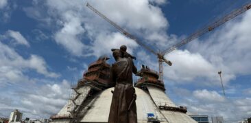 Catedral Cristo Rei acolhe visita de fotógrafo admirador dos projetos de Oscar Niemeyer