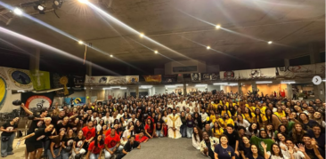 Catedral Cristo Rei acolhe jovens do EJC em tarde de louvor e adoração