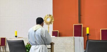 Catedral Cristo Rei acolhe sacerdotes em Adoração ao Santíssimo
