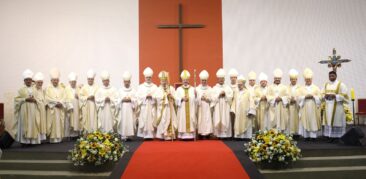Dom Evandro Campos Maria: fiéis se emocionam com a ordenação episcopal na Catedral Cristo Rei