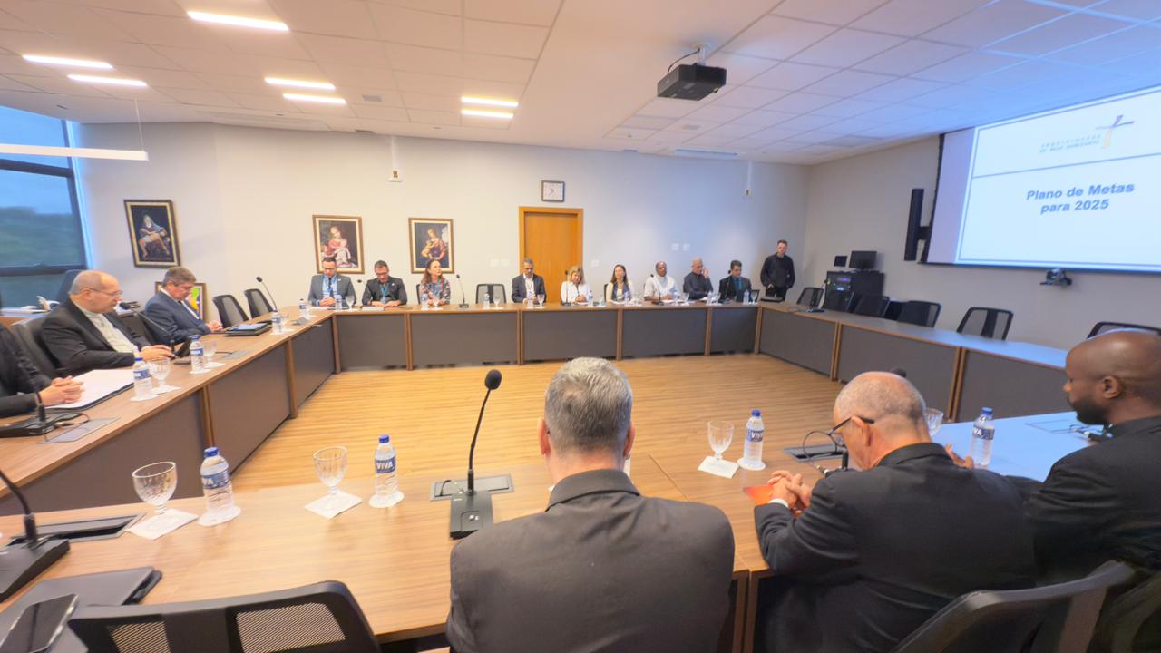 Dom Walmor se reúne com gestores de instituições da Arquidiocese de BH