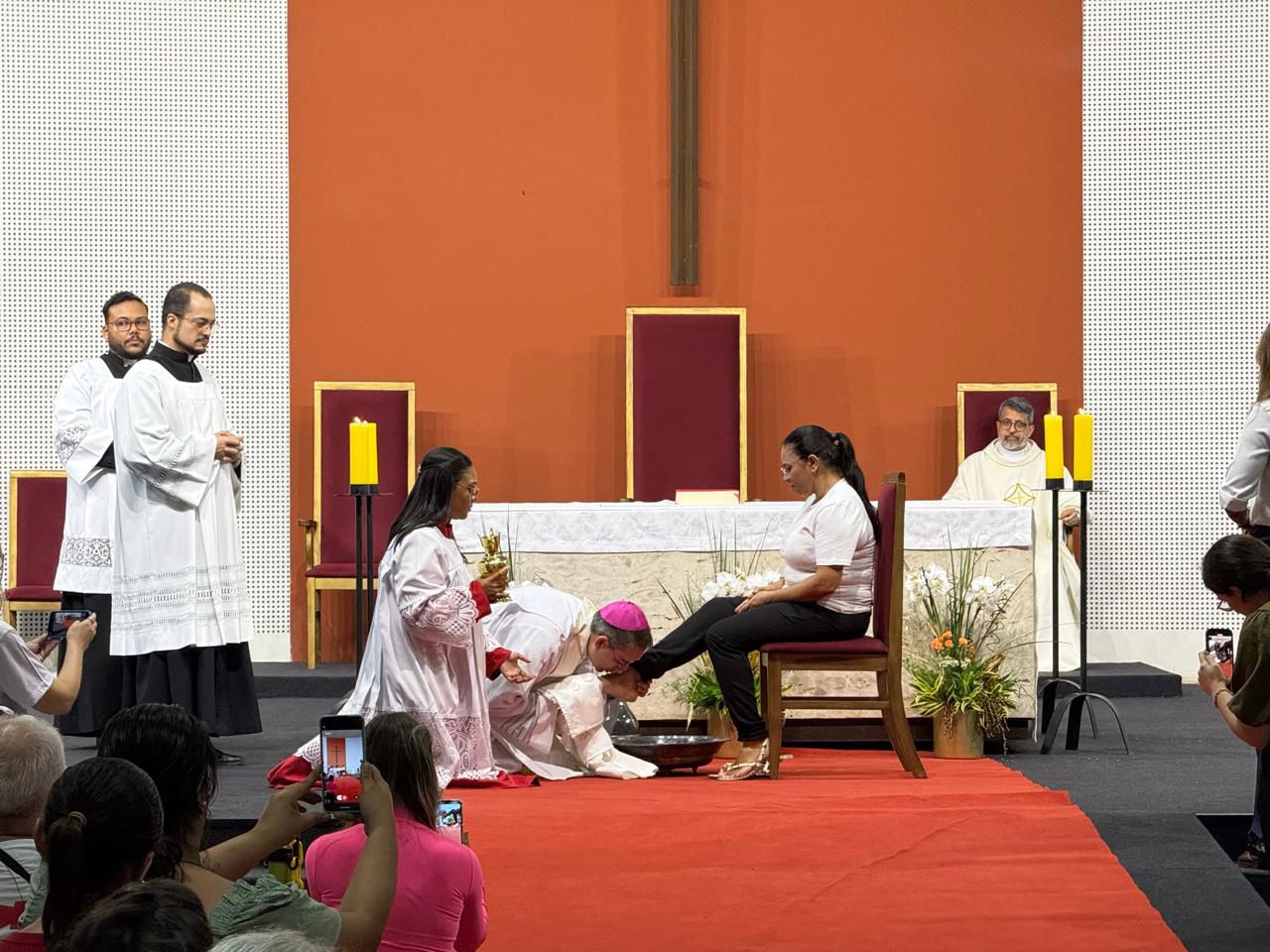 [Galeria de fotos] Dom Evandro Maria preside celebração do Lava-pés na Catedral Cristo Rei