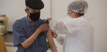 Convivium Emaús: padres da maturidade recebem a segunda dose da vacina contra a COVID-19