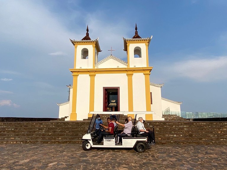 Padres da maturidade do Convivium Emaús visitam o Santuário Basílica Nossa Senhora da Piedade – Padroeira de Minas Gerais