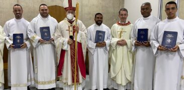 Seminaristas recebem o Ministério do leitorado na Catedral Cristo Rei