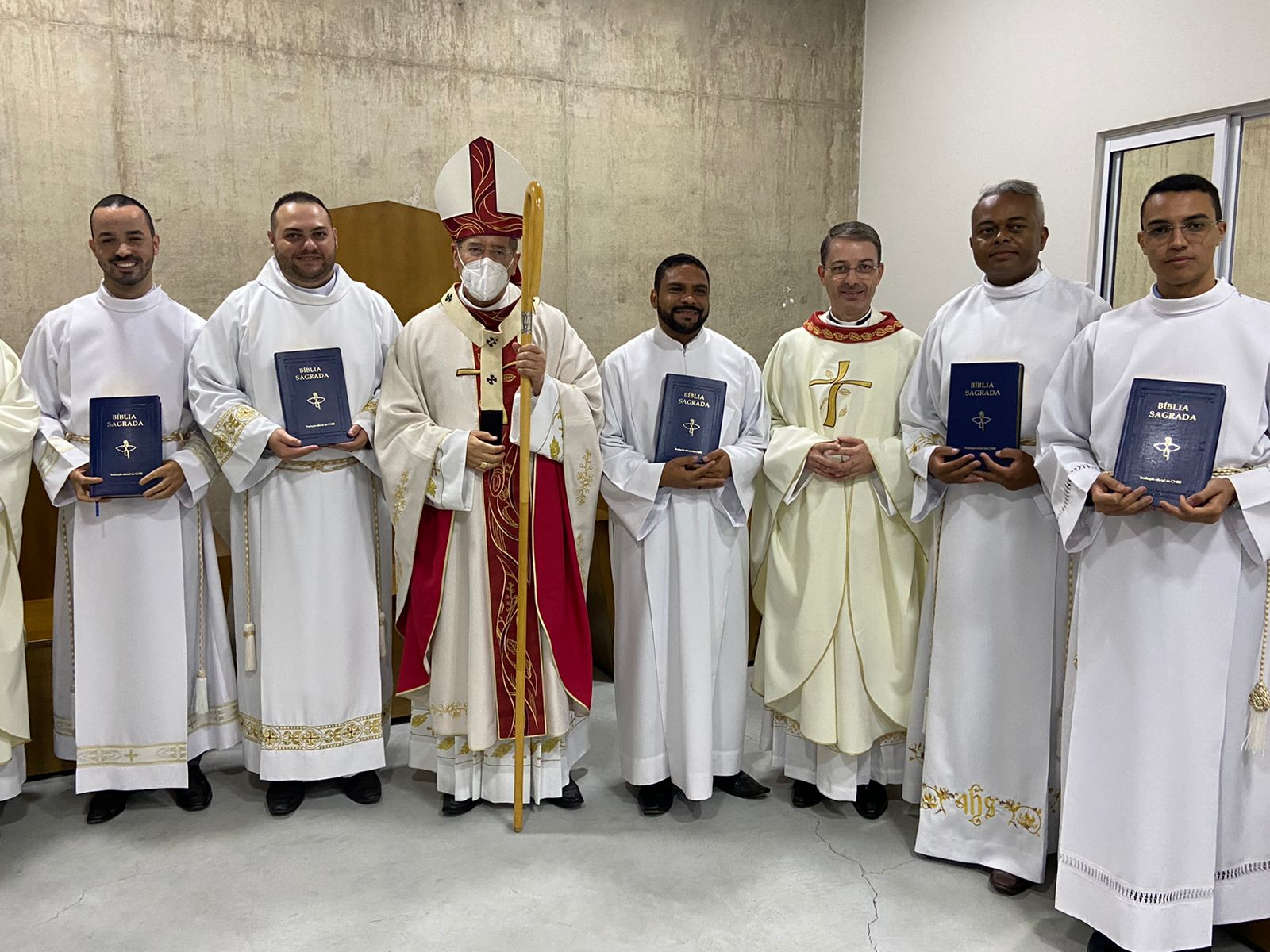 Seminaristas recebem o Ministério do leitorado na Catedral Cristo Rei