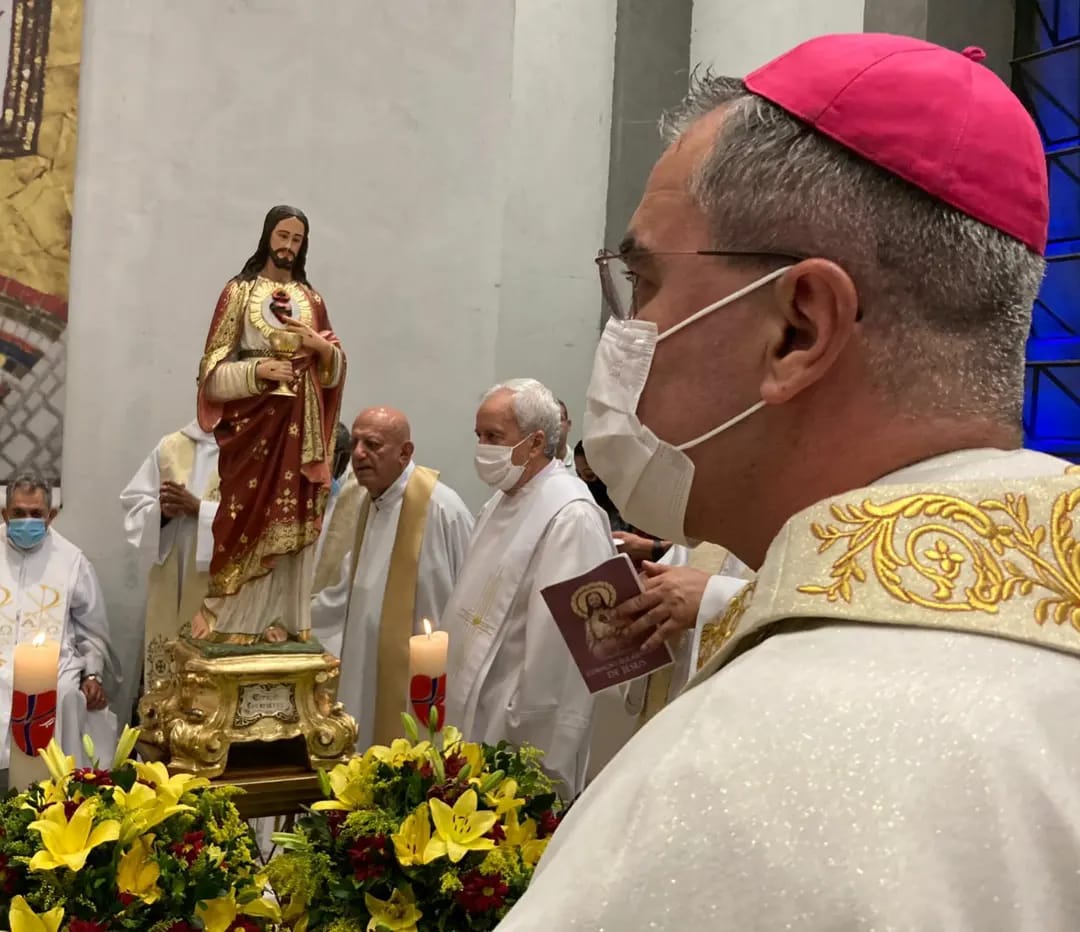 Dom Nivaldo dos Santos celebra segundo dia da Festa do Coração Eucarístico de Jesus