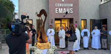 Escultura é inaugurada no Convivium em homenagem ao centenário do SACEJ