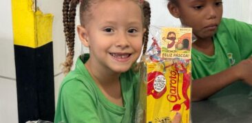 SACEJ faz ação de páscoa em creche infantil no Morro do Papagaio