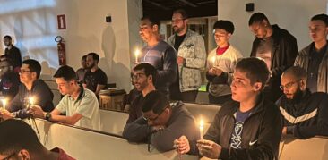 Comunidade SACEJ inicia o mês de maio com oração do Terço em honra a Maria