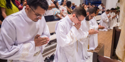 Seminaristas são instituídos no Ministério de Acólito em celebração eucarística