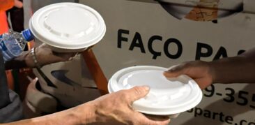 Seminaristas levam alimento e esperança aos irmãos em situação de rua na semana que antecede o Dia Mundial dos Pobres