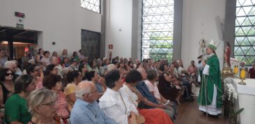 Fiéis celebram o início episcopal do ministério de dom Evandro Campos Maria 