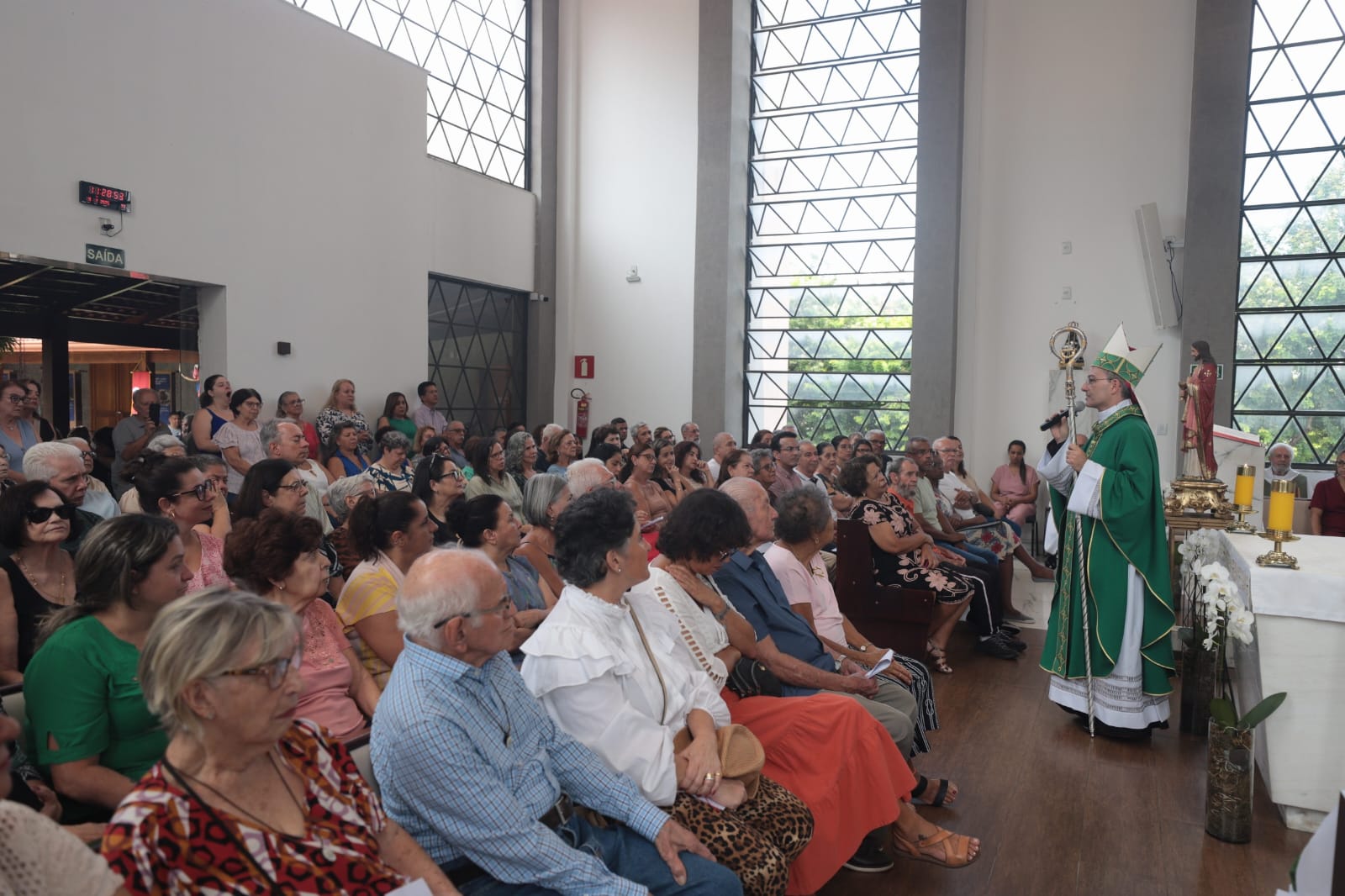 Fiéis celebram o início episcopal do ministério de dom Evandro Campos Maria 