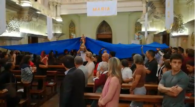 A missa do segundo dia da Novena da Padroeira foi presidida pelo Padre Wellinton Santos.  Vejam o vídeo do final da cerimônia.