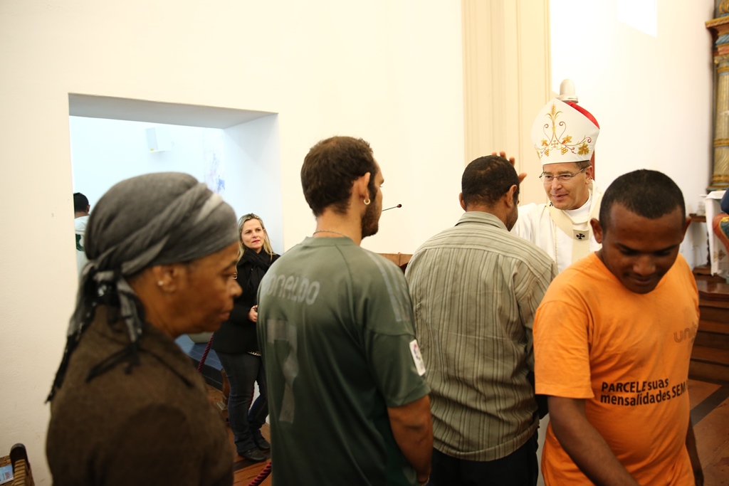 Santuário Basílica da Piedade: peregrinos dedicam orações ao laicato – 15 de abril