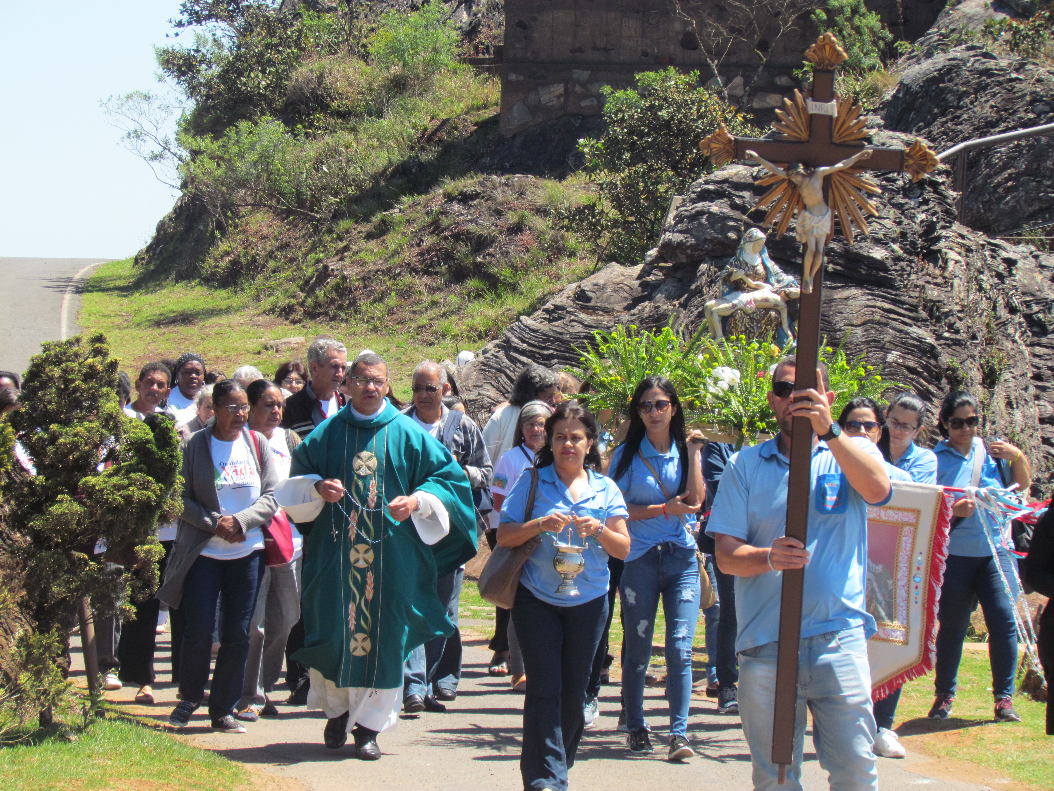 Peregrinos da cidade de Belo Vale participam de Missa na Basílica das Romarias