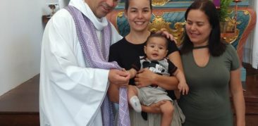 Fiel peregrina ao Santuário Basílica Nossa Senhora da Piedade em Ação de Graças por sua gravidez