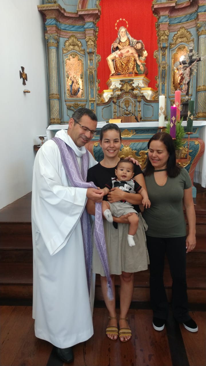 Fiel peregrina ao Santuário Basílica Nossa Senhora da Piedade em Ação de Graças por sua gravidez