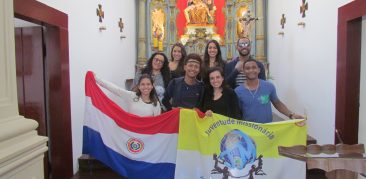 Participantes da 4ª Experiência Missão Sem Fronteiras visitam o Santuário da Padroeira de Minas