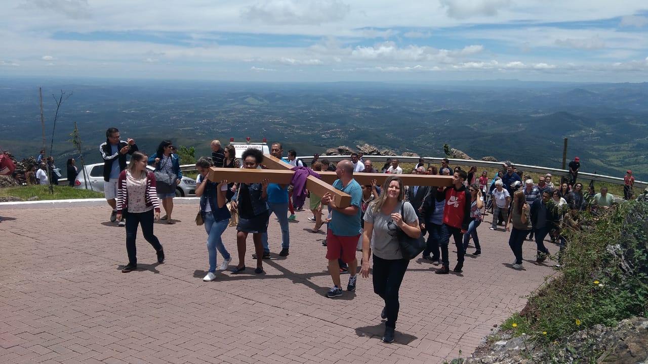 Santuário da Padroeira de Minas Gerais: peregrinos dedicam orações a Brumadinho