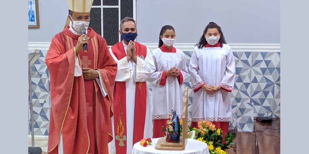 Dom Geovane preside Missa e visita do ícone de Nossa Senhora da Piedade à área Pastoral Nossa Senhora Aparecida- Nova União (MG)